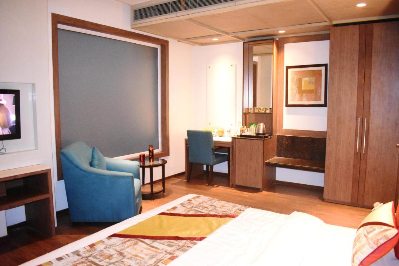 Lemonwood Suites By F9 Hotels - Trivoli Garden Chhatarpur New Delhi Bagian luar foto
