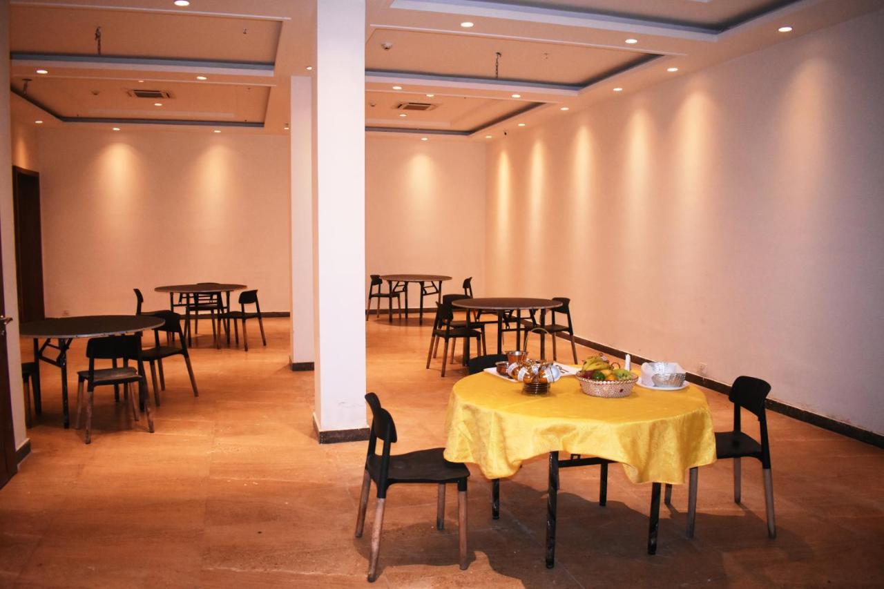 Lemonwood Suites By F9 Hotels - Trivoli Garden Chhatarpur New Delhi Bagian luar foto