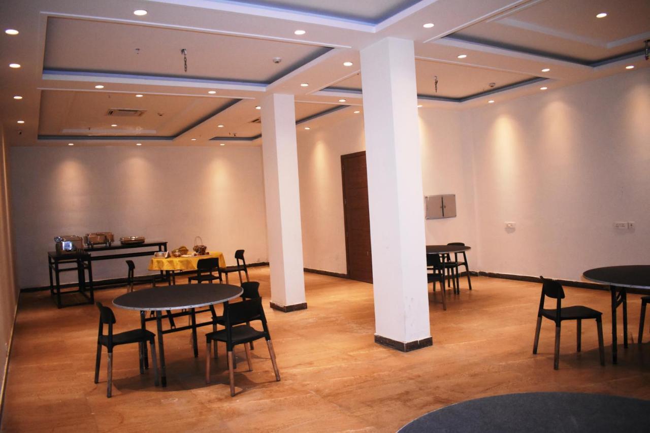 Lemonwood Suites By F9 Hotels - Trivoli Garden Chhatarpur New Delhi Bagian luar foto