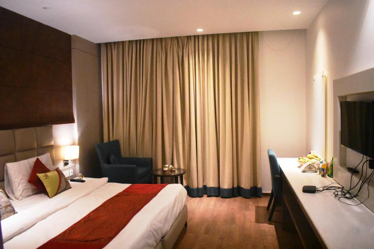 Lemonwood Suites By F9 Hotels - Trivoli Garden Chhatarpur New Delhi Bagian luar foto