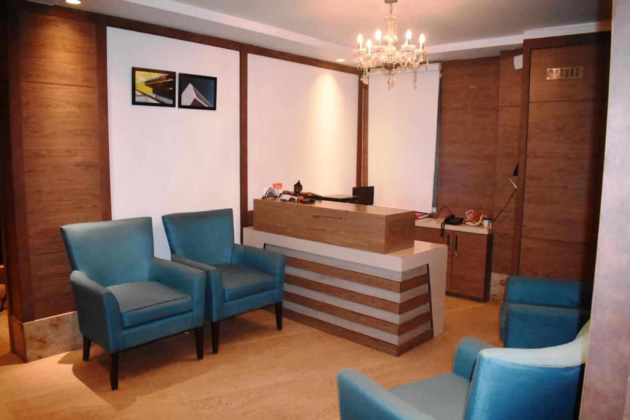 Lemonwood Suites By F9 Hotels - Trivoli Garden Chhatarpur New Delhi Bagian luar foto